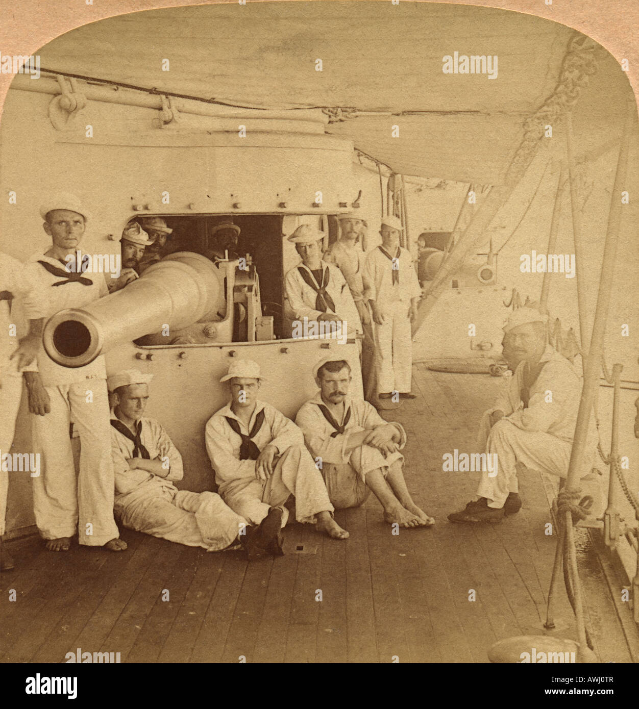 'La mort portant des fusils et les artilleurs de l'Olympia en vedette Dewey Baie de Manille, Philippines.' 1898 photo stéréogramme. Banque D'Images