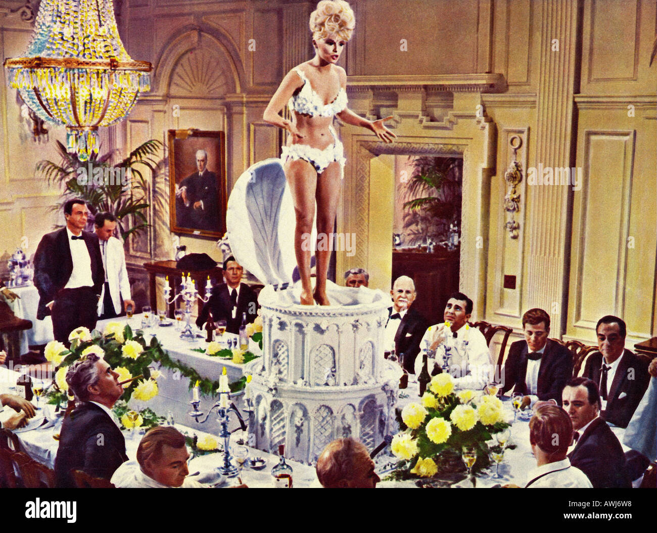 Comment votre femme meurtre 1964 UA film avec Virna Lisi sur le gâteau Banque D'Images