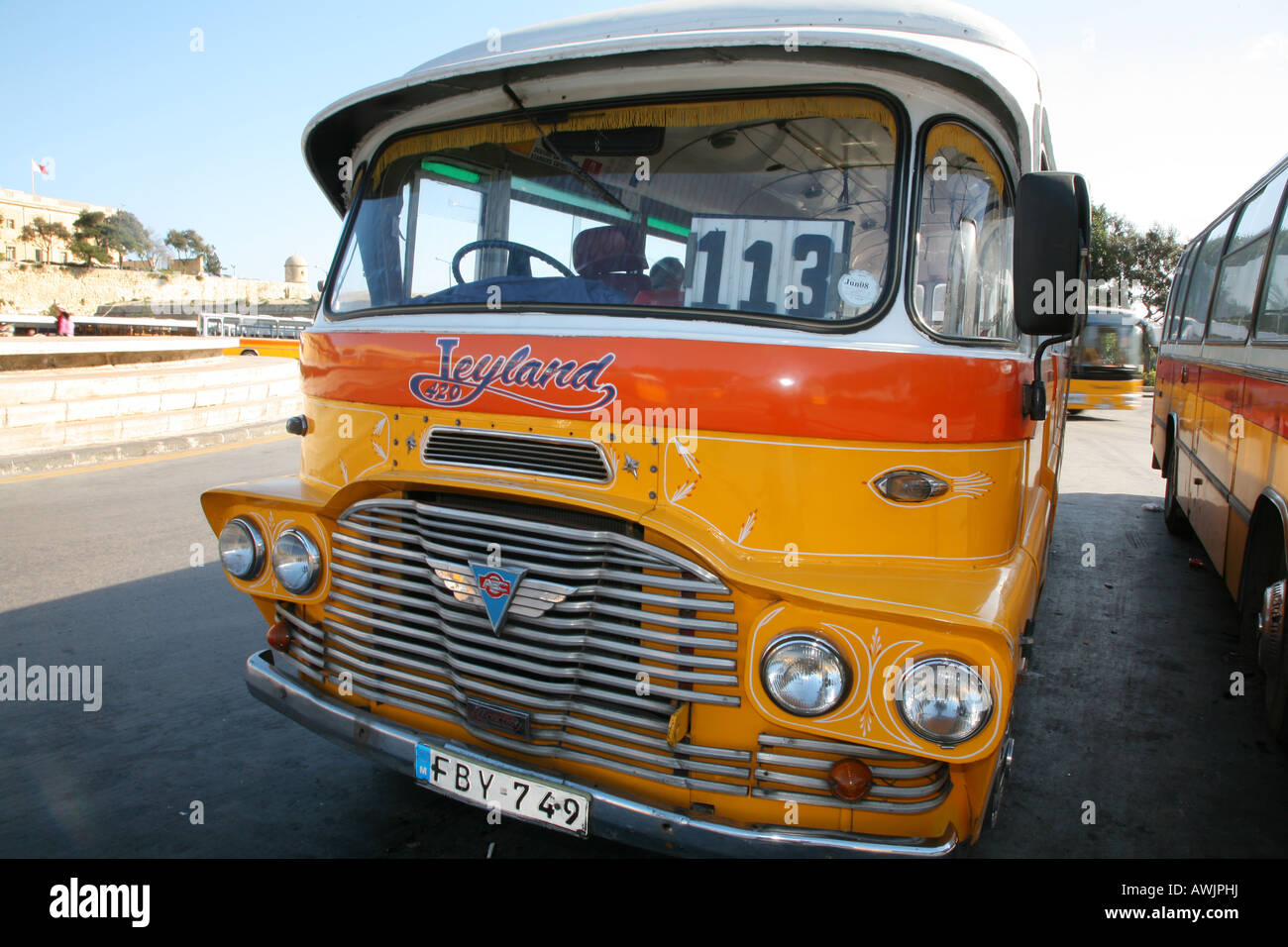 Un bus traditionnel à La Valette Malte Banque D'Images