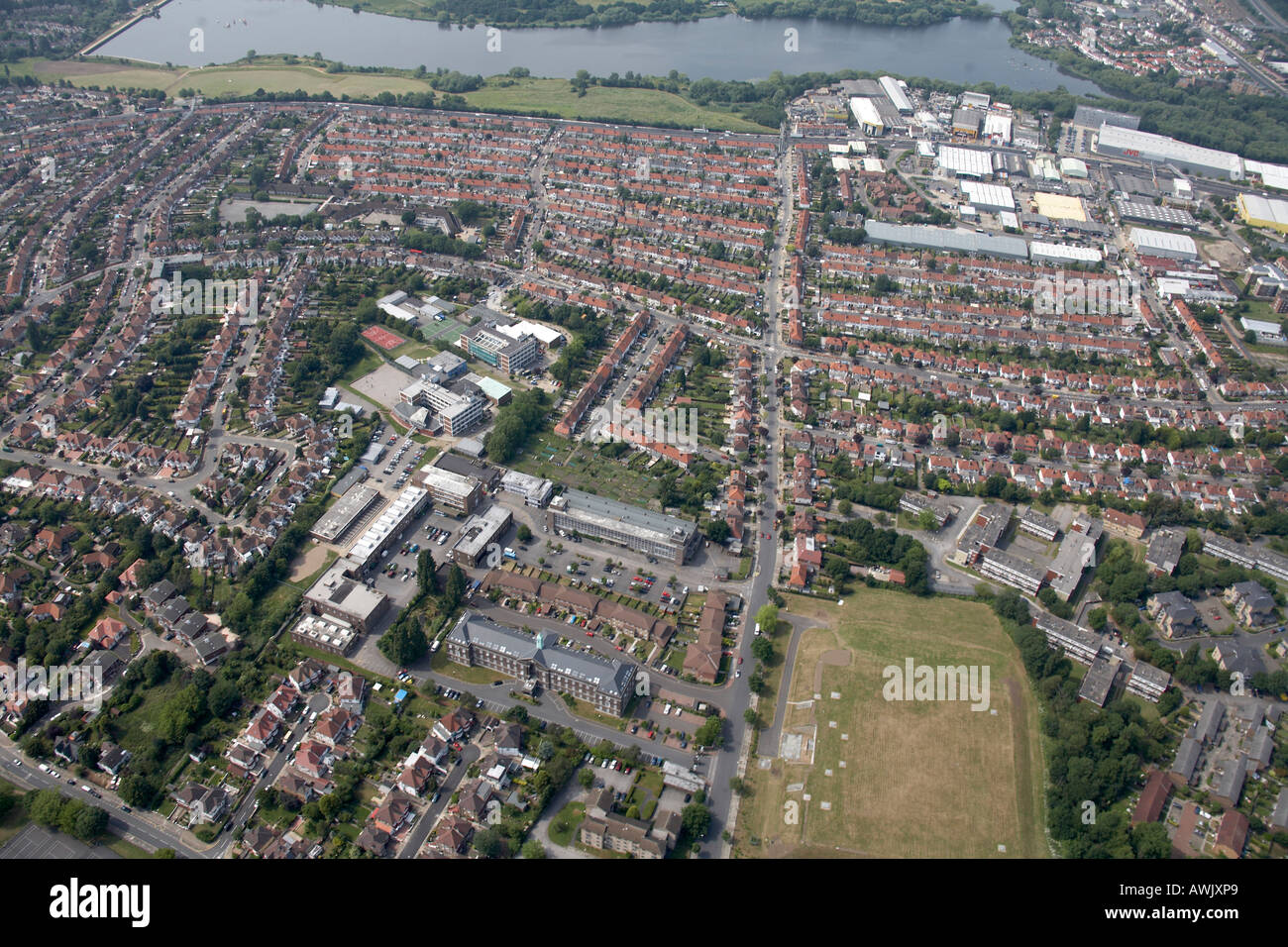 Vue aérienne oblique de haut niveau au nord de Verseau Business Park Réservoir Brent Banque D'Images