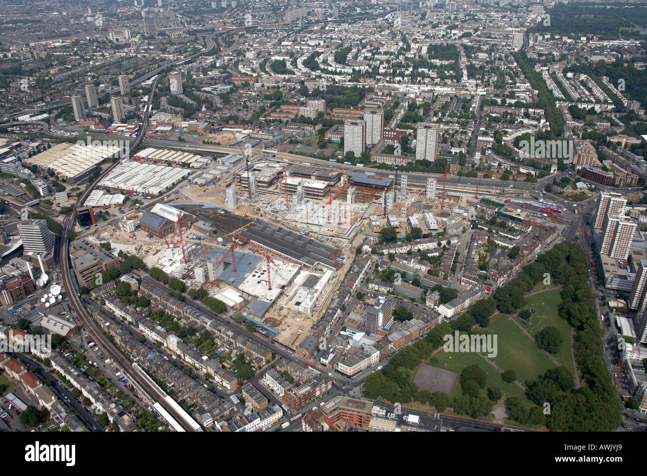 Vue aérienne oblique de haut niveau à l'ouest de White City multiplexé Building Construction Site Central Line Depot bergers Bush Banque D'Images