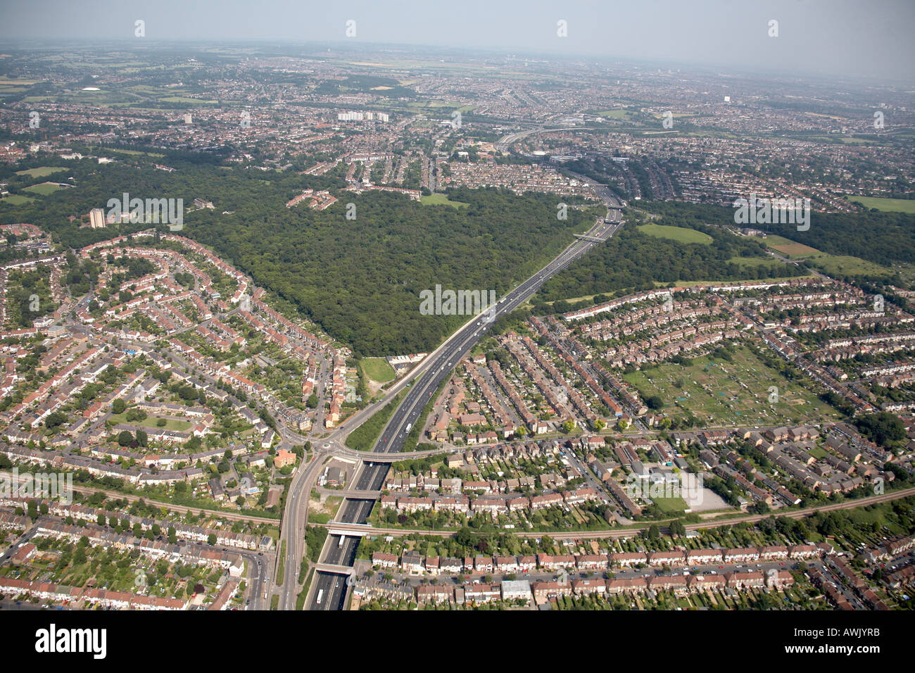 Vue aérienne oblique de haut niveau à l'est de Waltham Forest zone résidentielle Waterworks Corner La forêt d'Epping London E4 E17 Banque D'Images