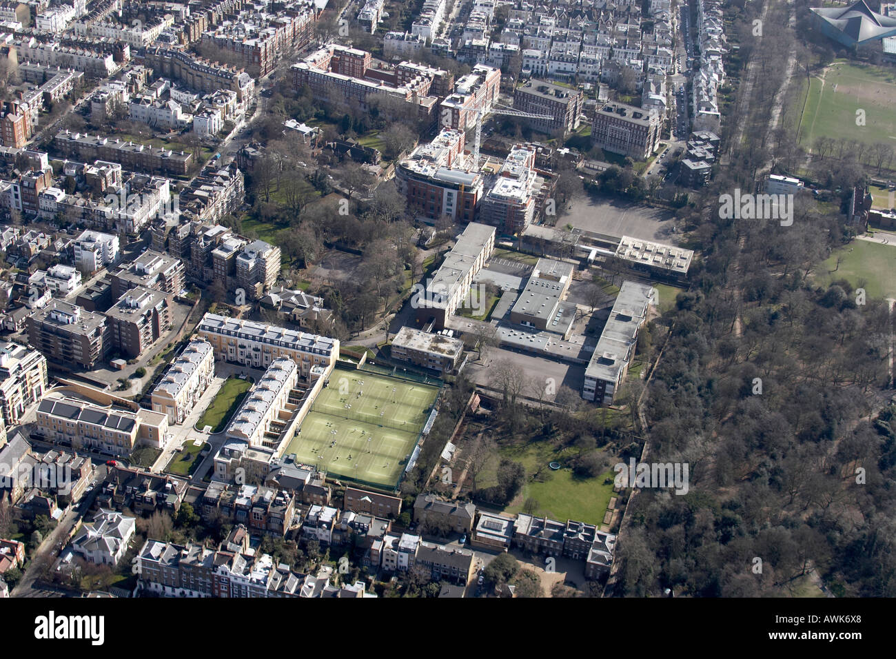 Vue aérienne oblique de haut niveau au sud du Commonwealth Institute Holland Park Cricket Ground Banque D'Images