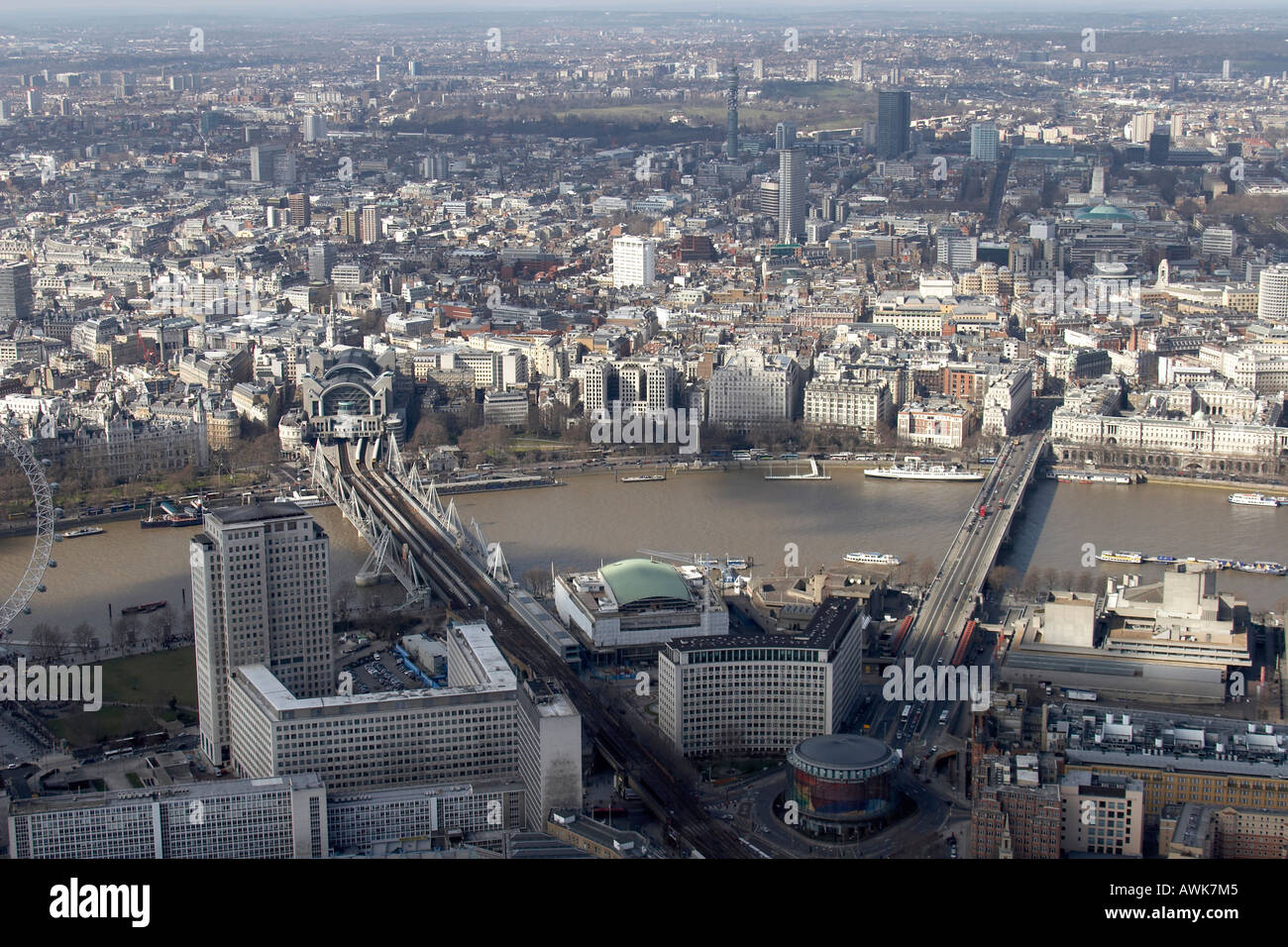 Vue aérienne oblique de haut niveau au nord-ouest de Tamise Royal Festival Hall de la gare de Charing Cross Banque D'Images