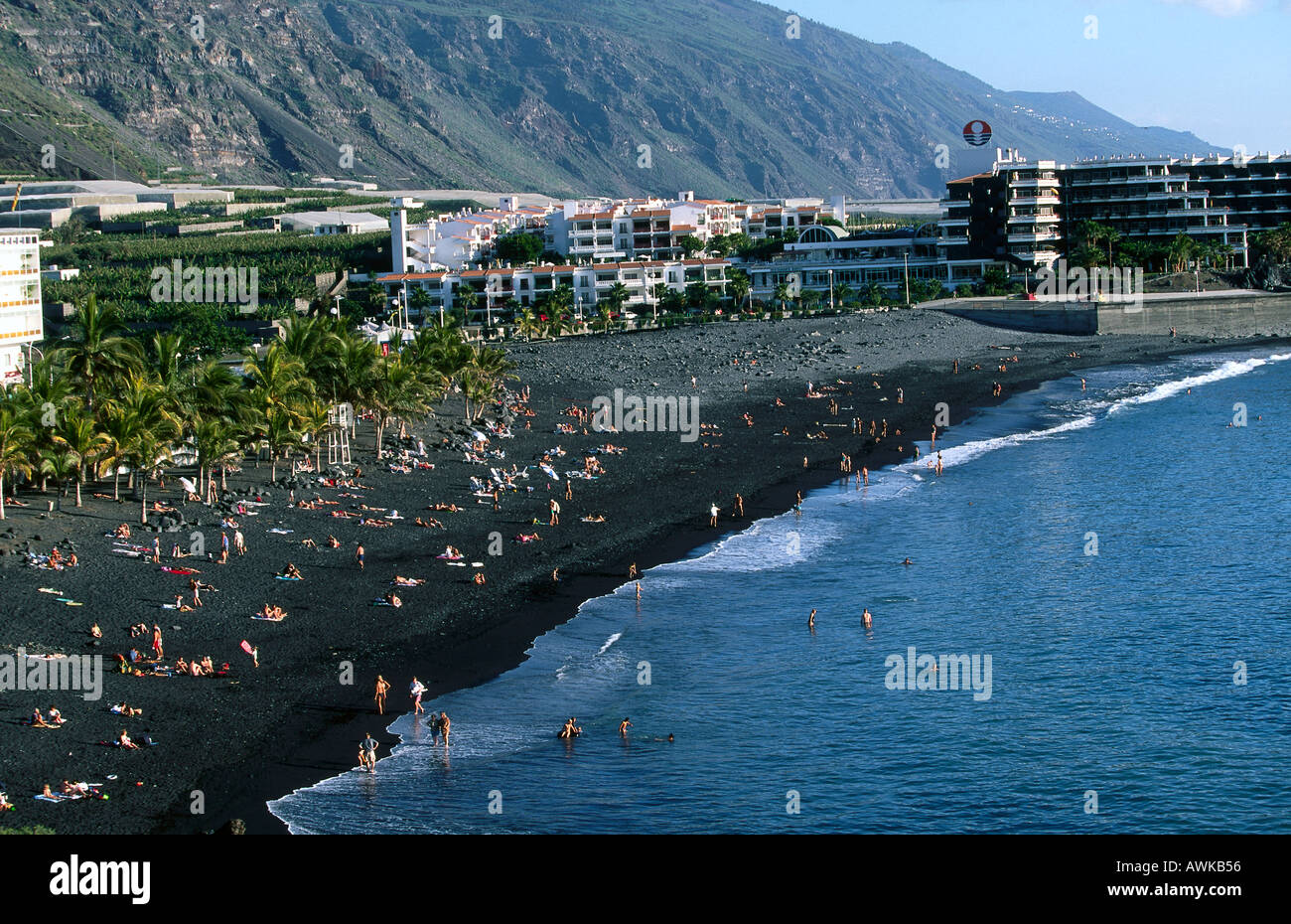 Les touristes sur la plage, Puerto Ano, La Palma, Canary Islands, Spain Banque D'Images