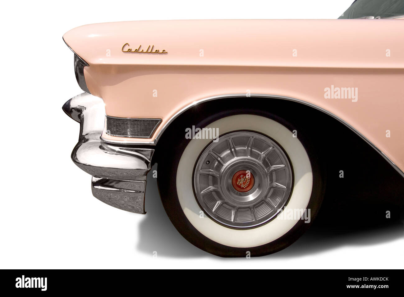 Avant de voir le profil d'un rose rétro Cadillac sur un fond blanc, pur. Banque D'Images
