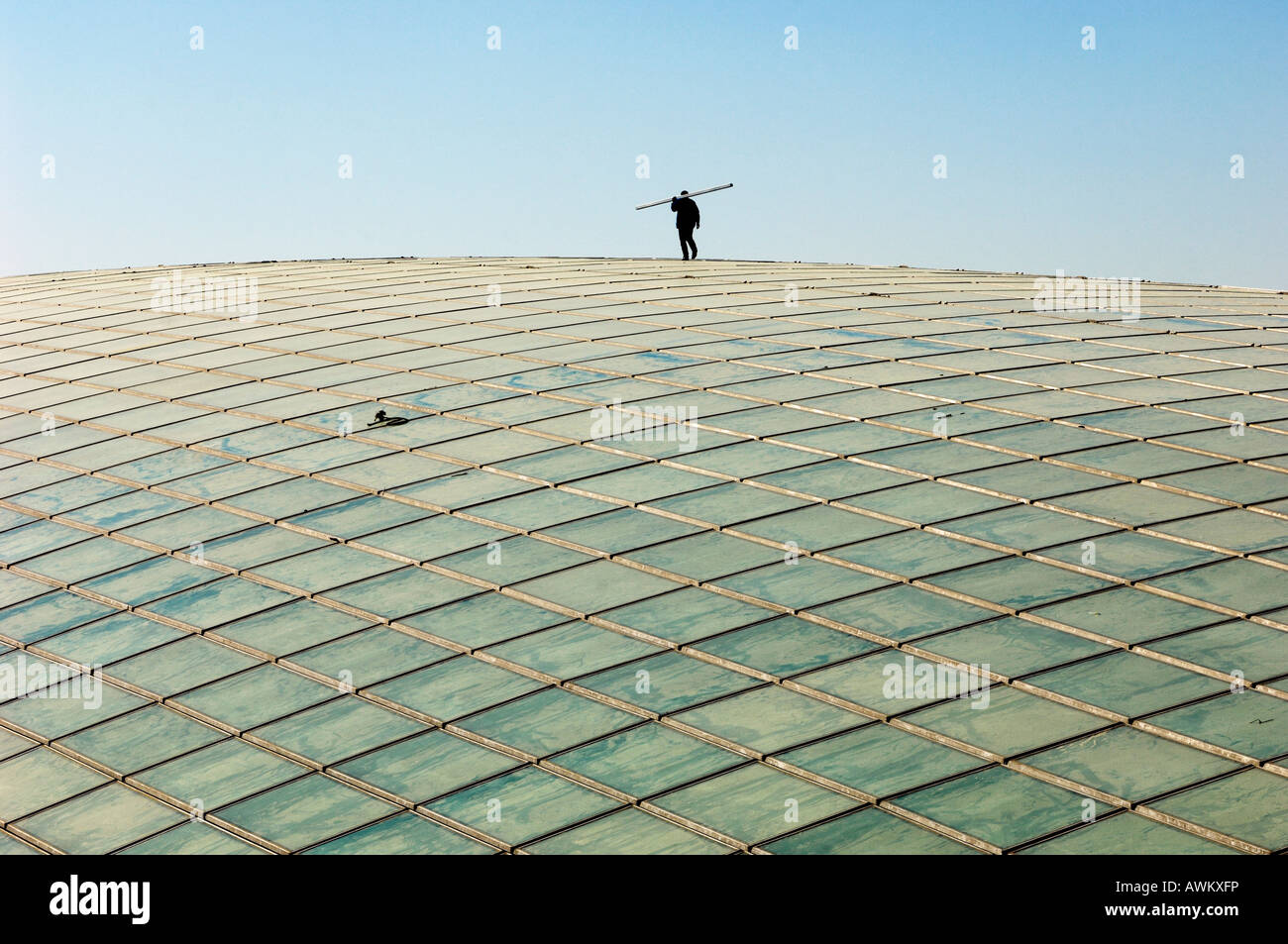 Travailleur chinois à la borne 3 de l'Aéroport International de Beijing, à Beijing, en Chine. 13-Mar-2008 Banque D'Images