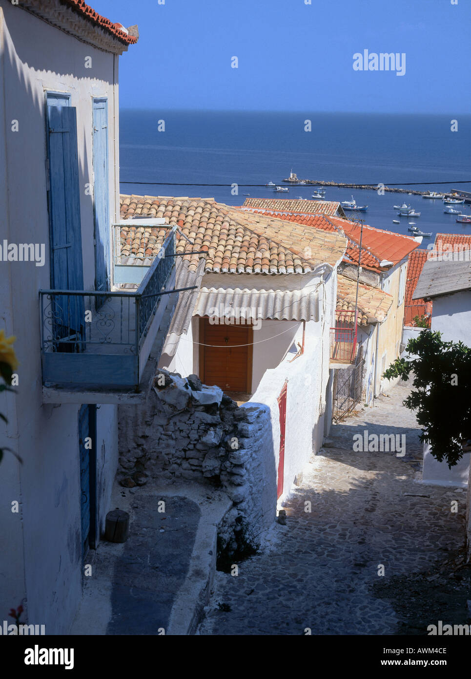 Maison à Vendre En Grèce Bord De Mer Péloponnèse Grèce Péloponnèse port Koroni Photo Stock - Alamy