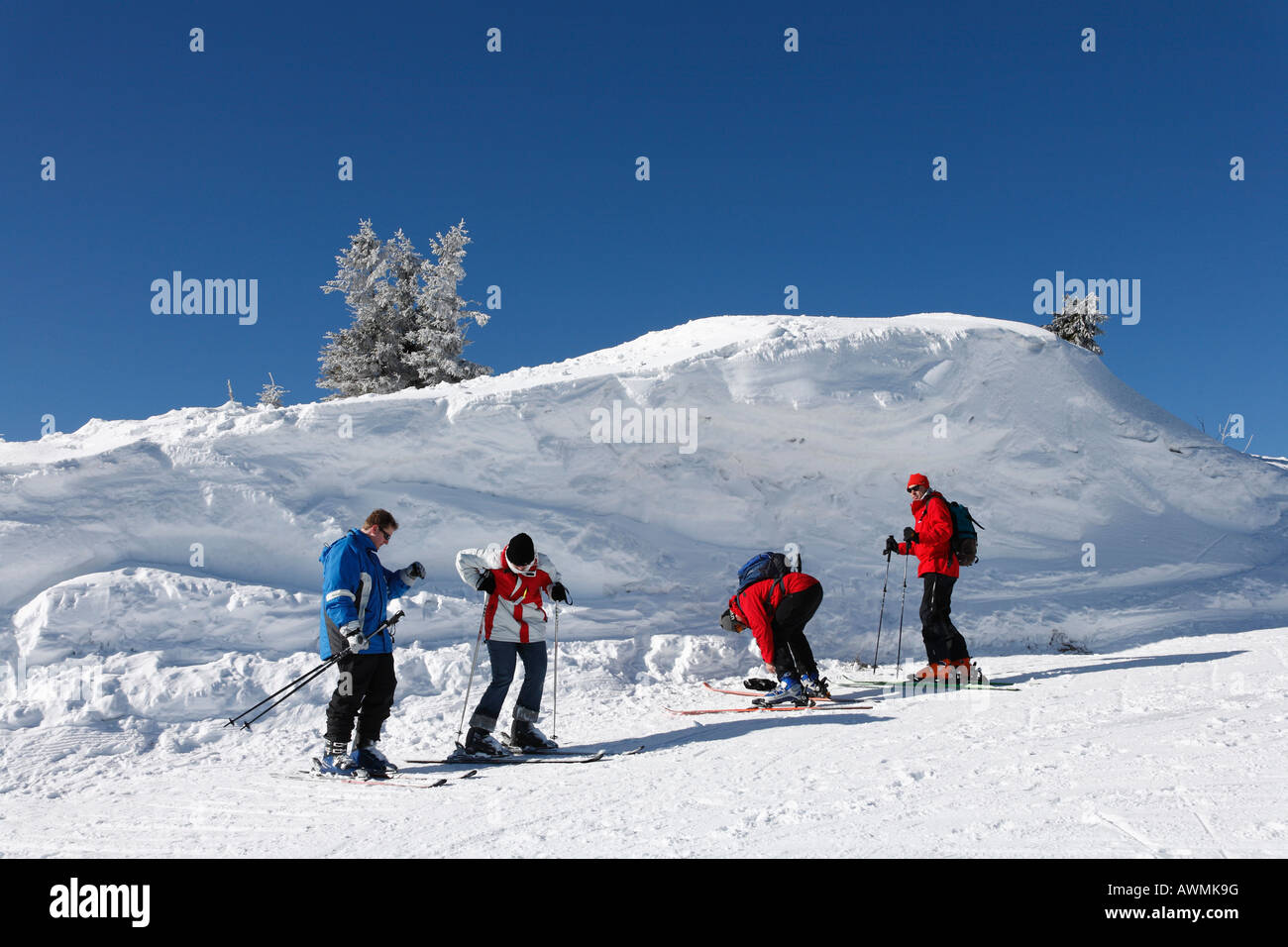 Les skieurs, Mt. Grosser Arber, Nationalpark Bayerischer Wald (forêt de Bavière), Parc National de la Basse Bavière, Bavière, Allemagne, Euro Banque D'Images