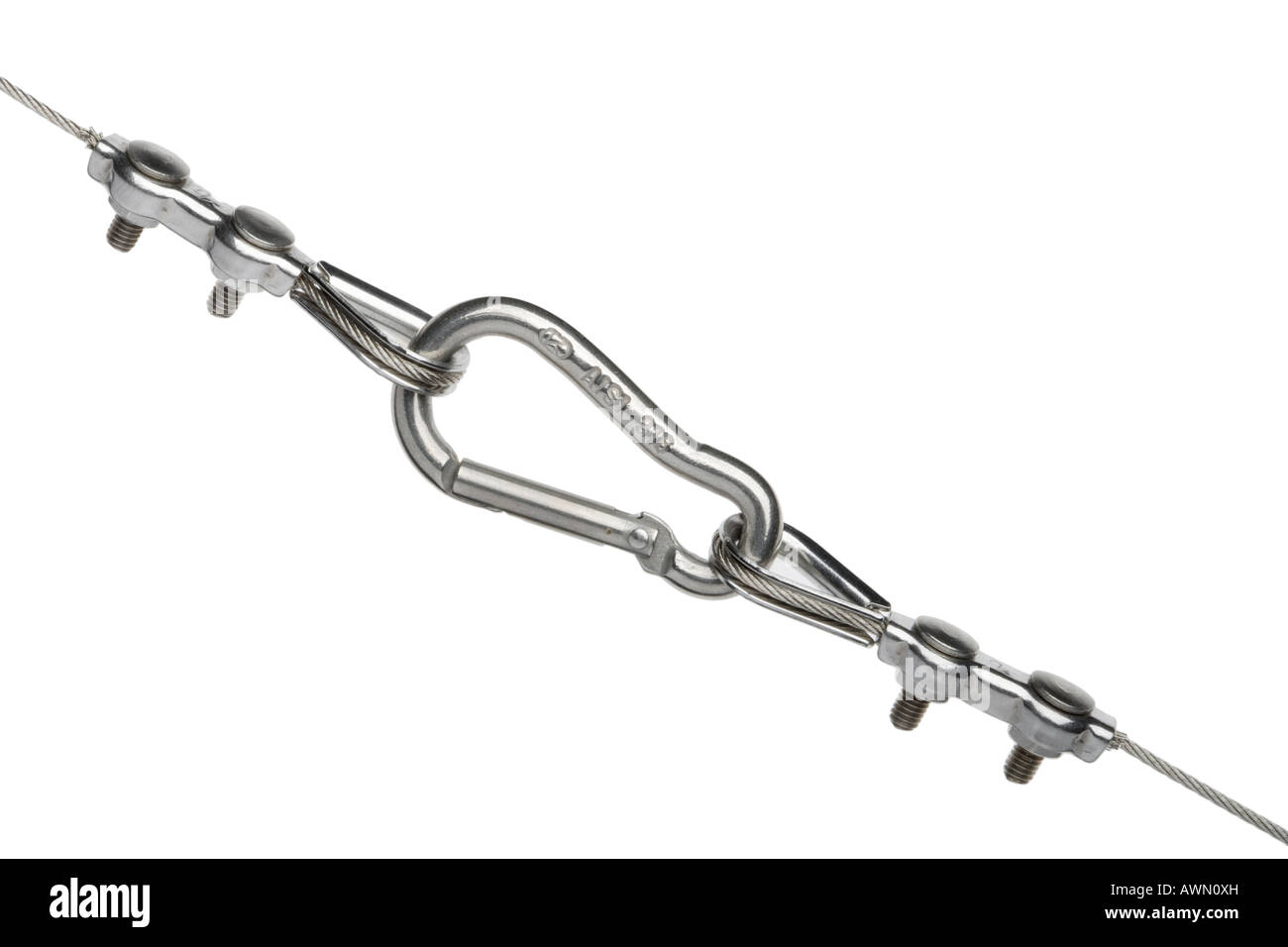Des câbles d'acier reliés à manille Banque D'Images