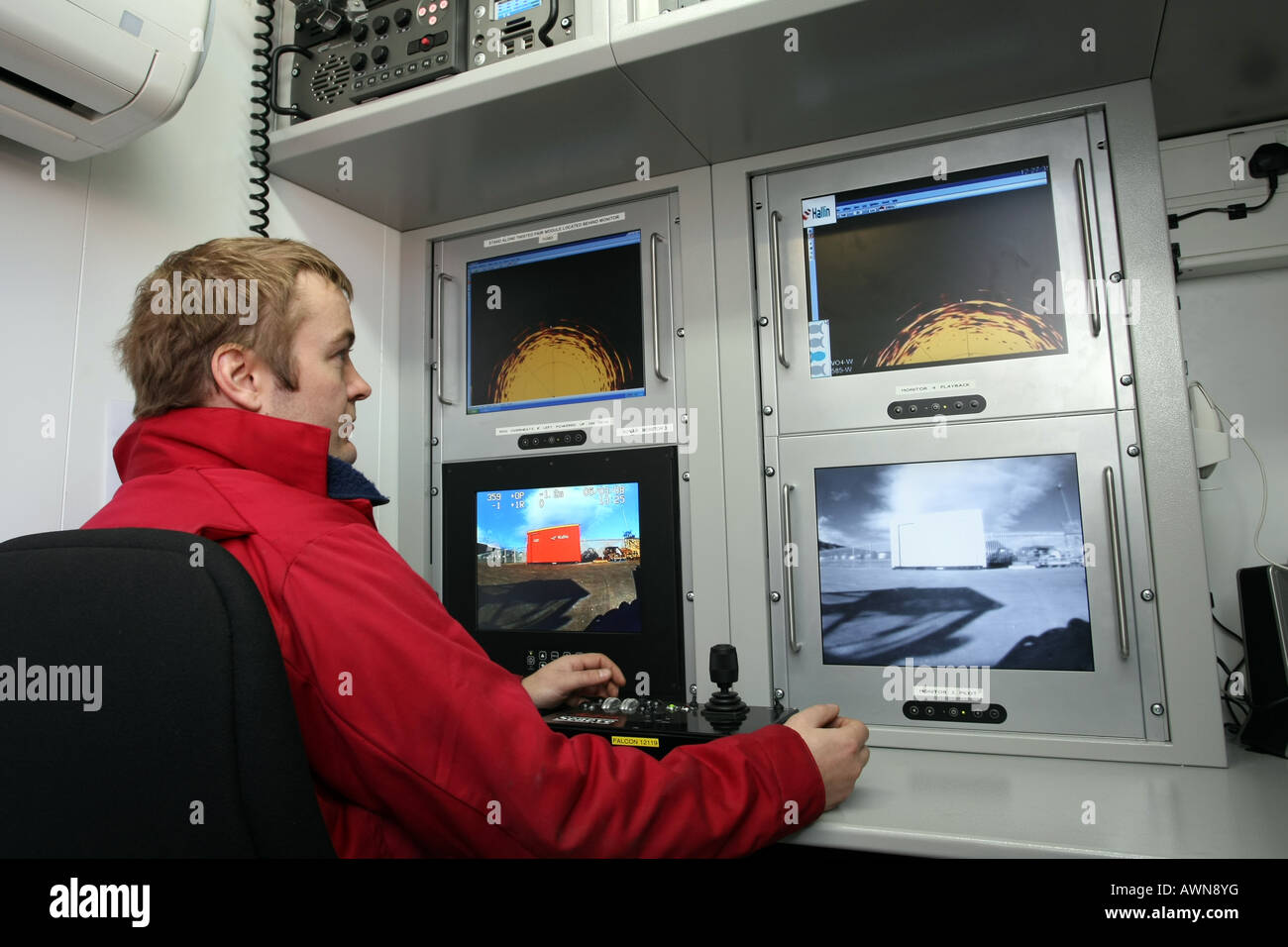 Opérateur de véhicule à distance (ROV) pour utilisation dans l'industrie pétrolière pour l'entretien des plates-formes pétrolières sous-marines et de la plate-forme Banque D'Images