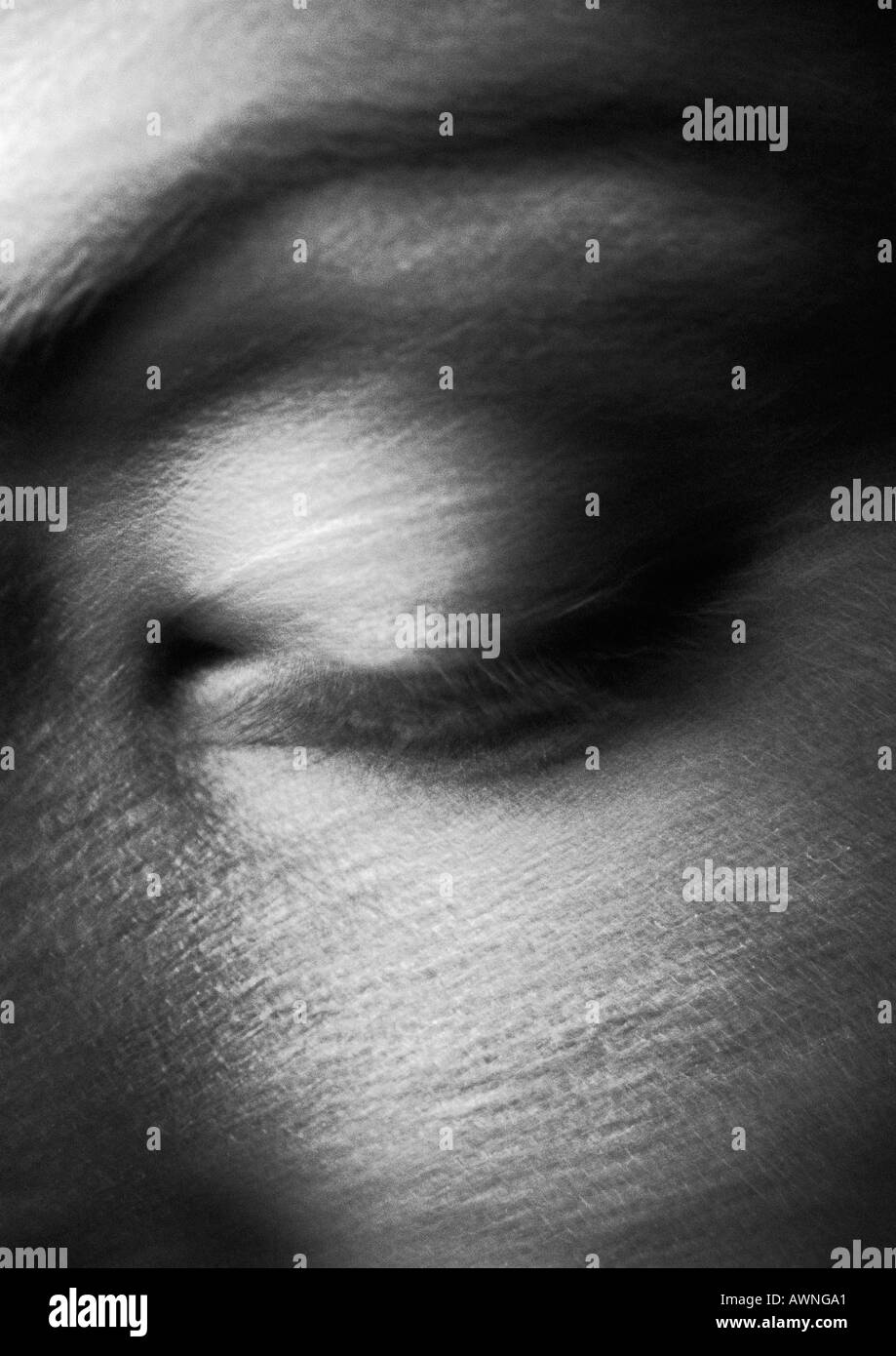 Woman's oeil fermé, Close up, noir et blanc, blurred Banque D'Images