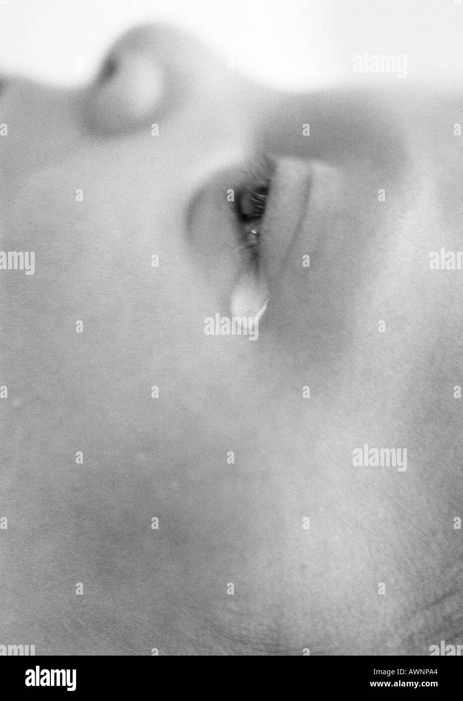 Le visage de bébé avec des grenades lacrymogènes à court d'oeil, Images, b&w Banque D'Images