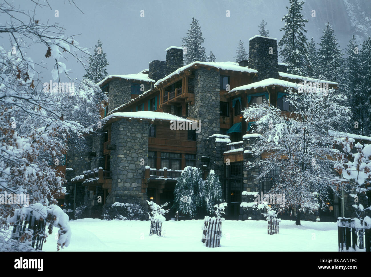 Hôtel Ahwahnee, Yosemite National Park, Californie Banque D'Images