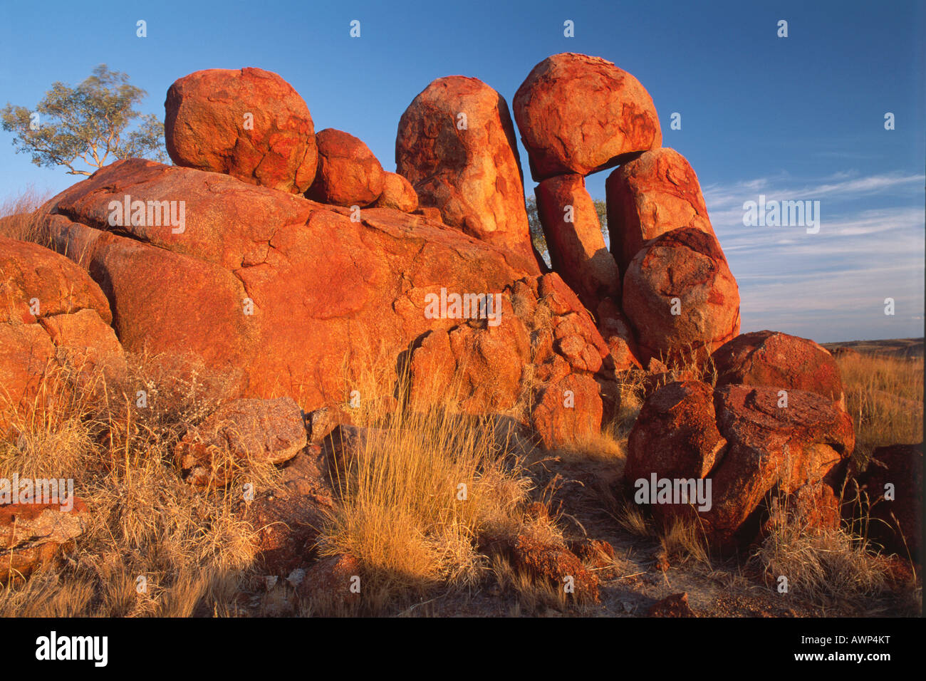 Devils Marbles dans lumière du soir, Territoire du Nord, Australie, Océanie Banque D'Images