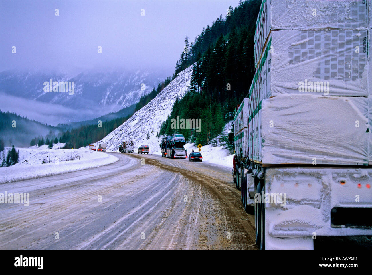 Les routes de montagne en hiver Banque D'Images