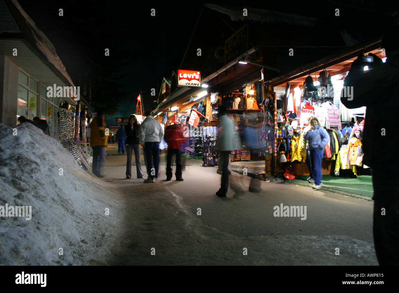 Rue principale de nuit de ski Borovets Bulgarie Banque D'Images