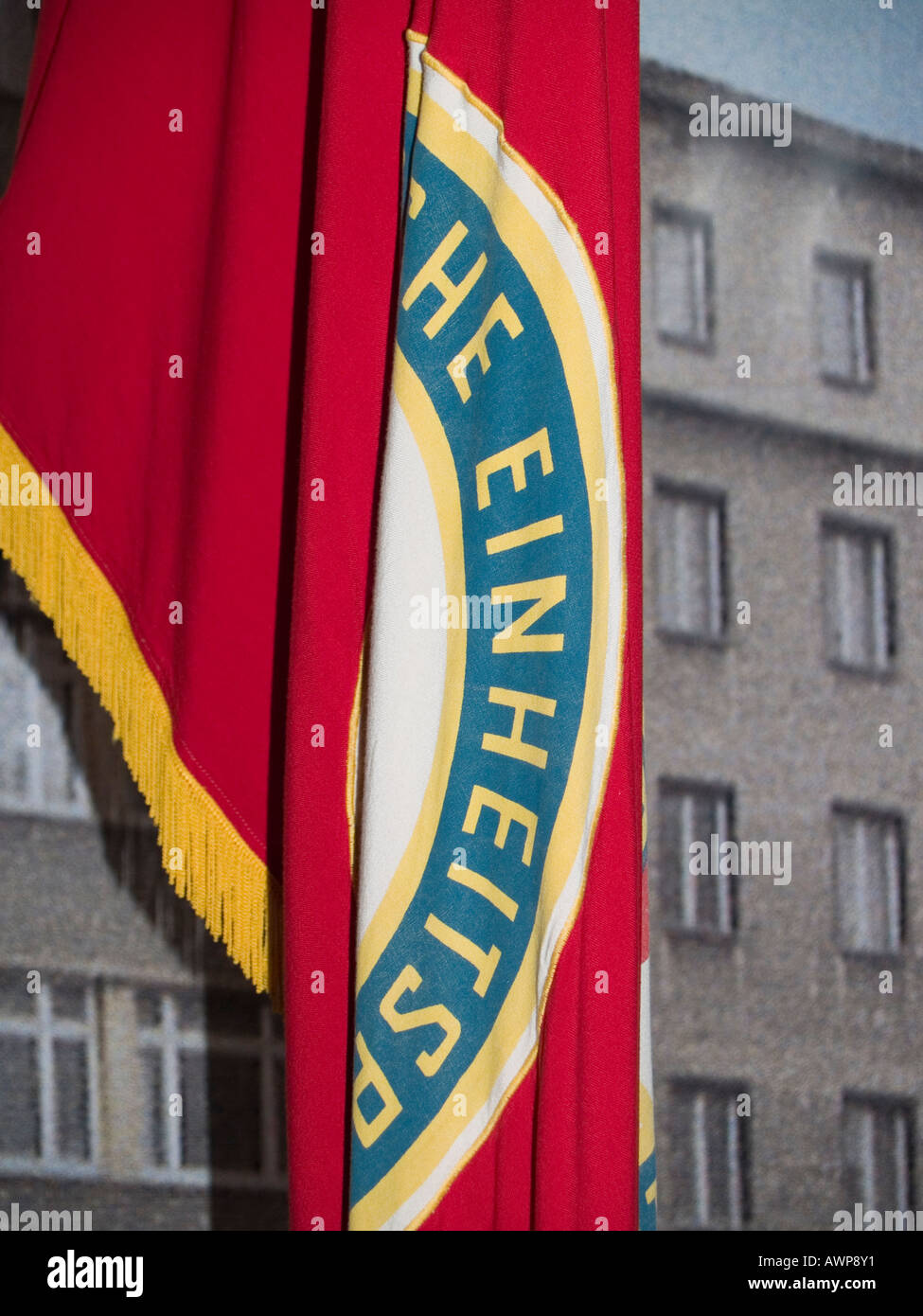 Drapeau de la Stasi, ancien siège de la Stasi, Normannenstrasse, Berlin, Allemagne Banque D'Images