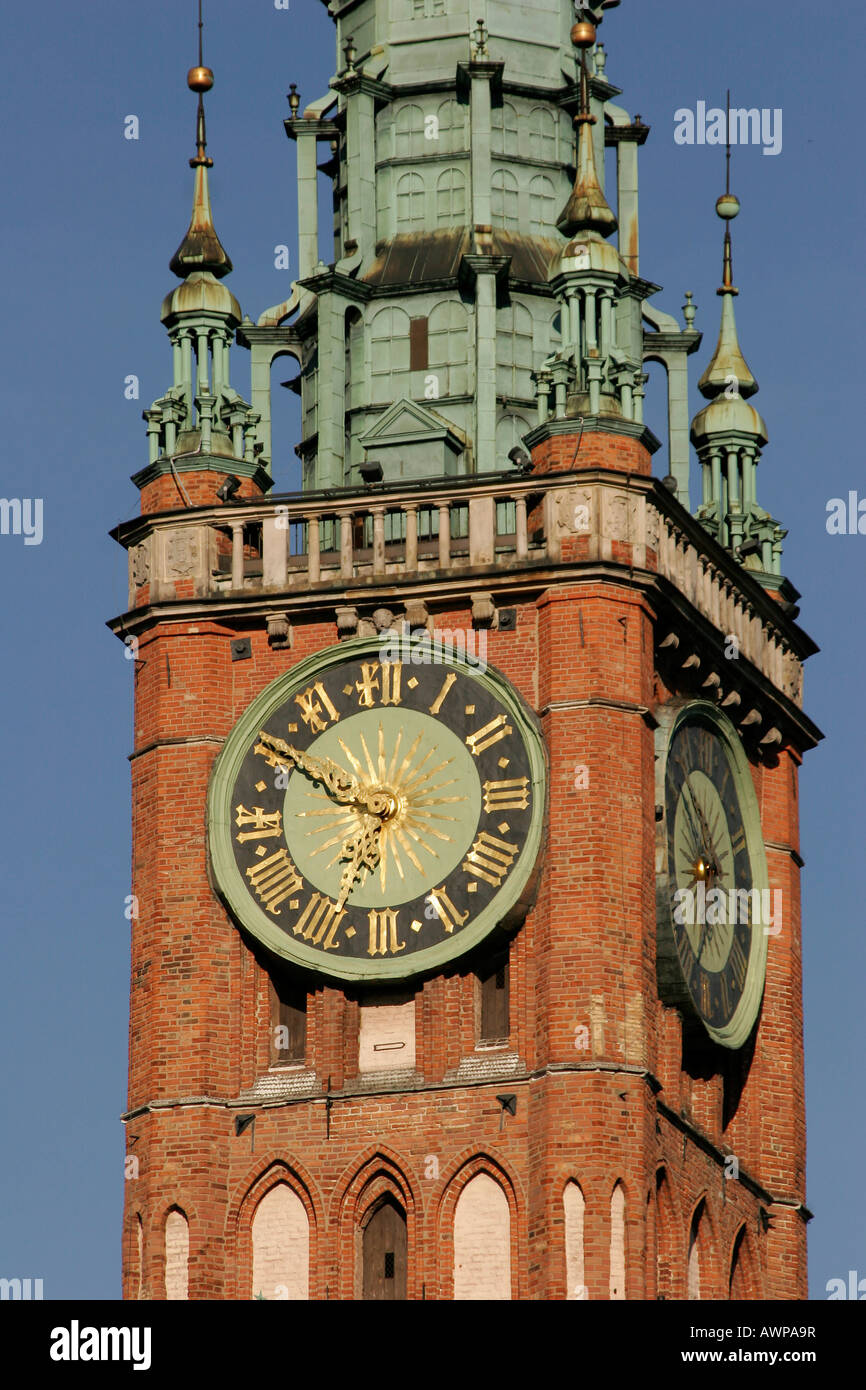 L'Hôtel de Ville, tour de l'horloge dans le centre-ville historique de Gdansk, Pologne, Europe Banque D'Images