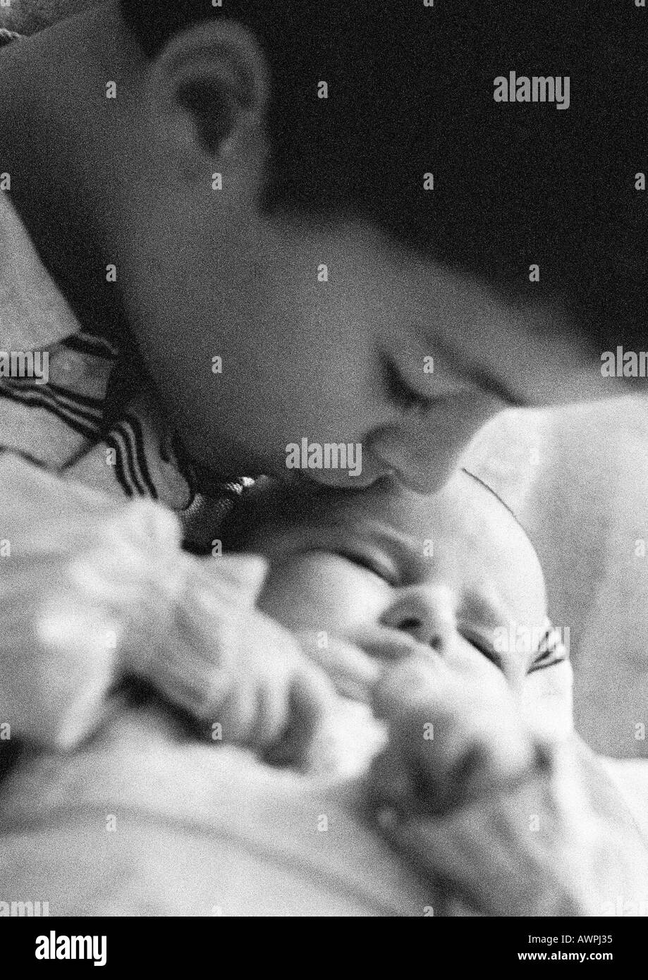 Baby Boy kissing, close-up, b&w Banque D'Images