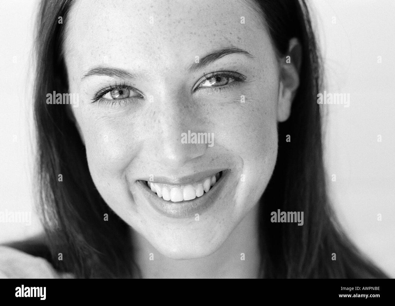 Woman smiling, close-up, b&w, portrait Banque D'Images