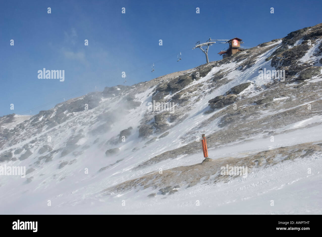 Télésiège arrêté en raison des bourrasques, Mt. Glungezer, Tirol, Autriche, Europe Banque D'Images