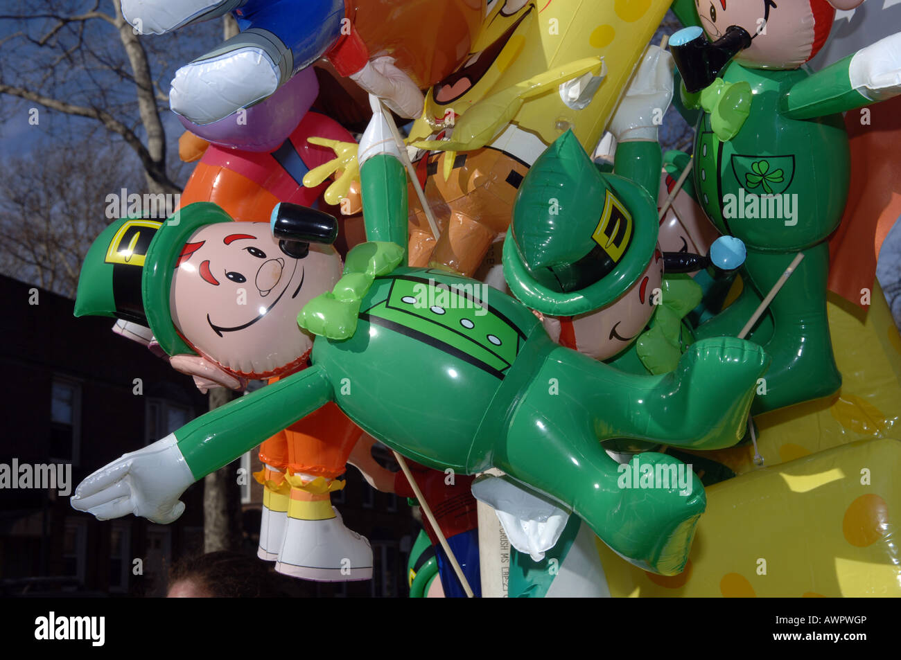 Ballons pour vente à la neuvième édition annuelle du Queens Sunnyside Saint Patrick s Day Parade Banque D'Images