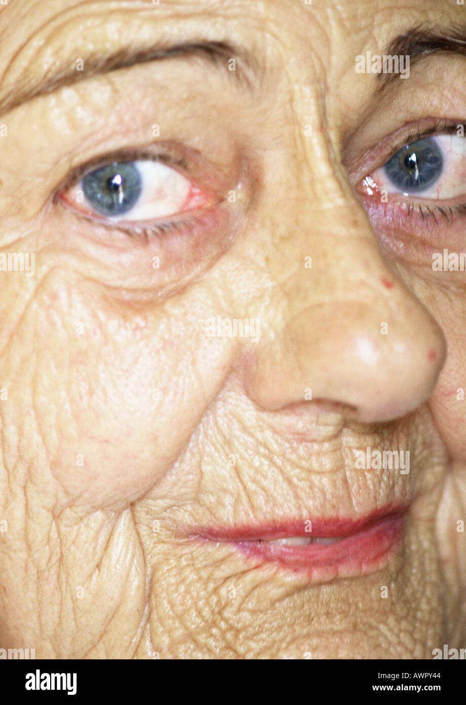 Senior woman smiling, close-up. Banque D'Images