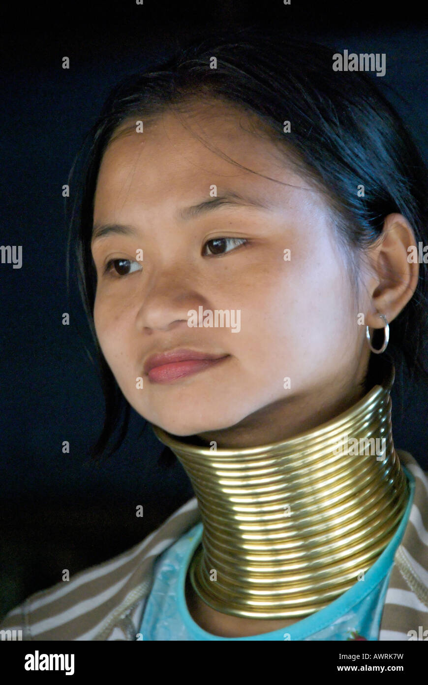 Portrait Karen long cou hill tribe girl Ban Huay le nord de la Thaïlande Banque D'Images