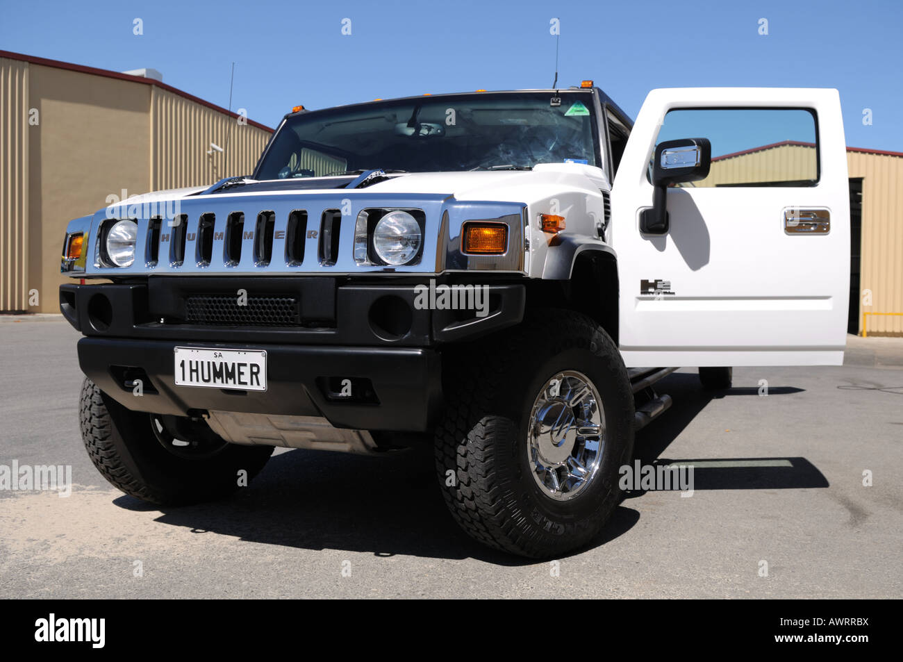 Un Hummer H2 stretch limousine prête pour un mariage. Banque D'Images