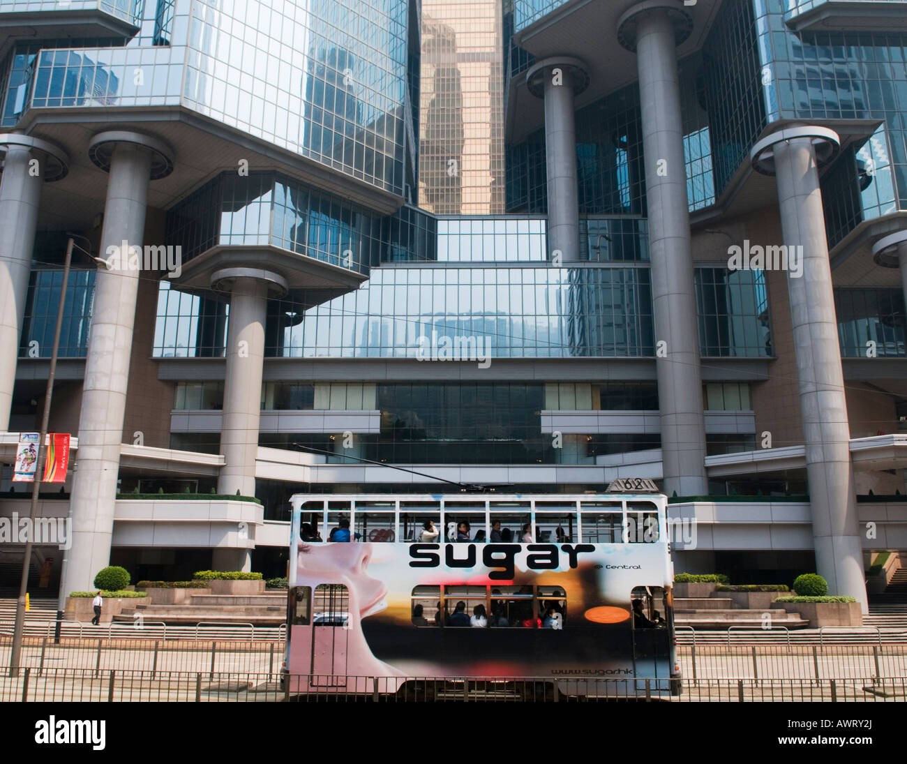 "Tram dans le quartier central des affaires de Hong Kong" Banque D'Images