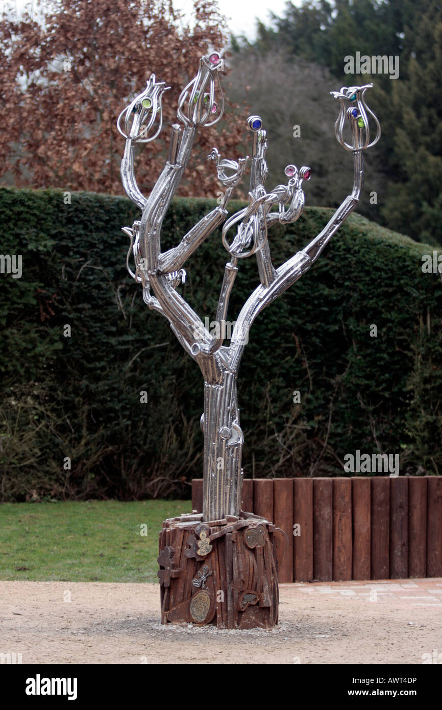 Sculpture dans le parc à jouer Rufford Abbey et Park, Nottinghamshire, Angleterre Banque D'Images