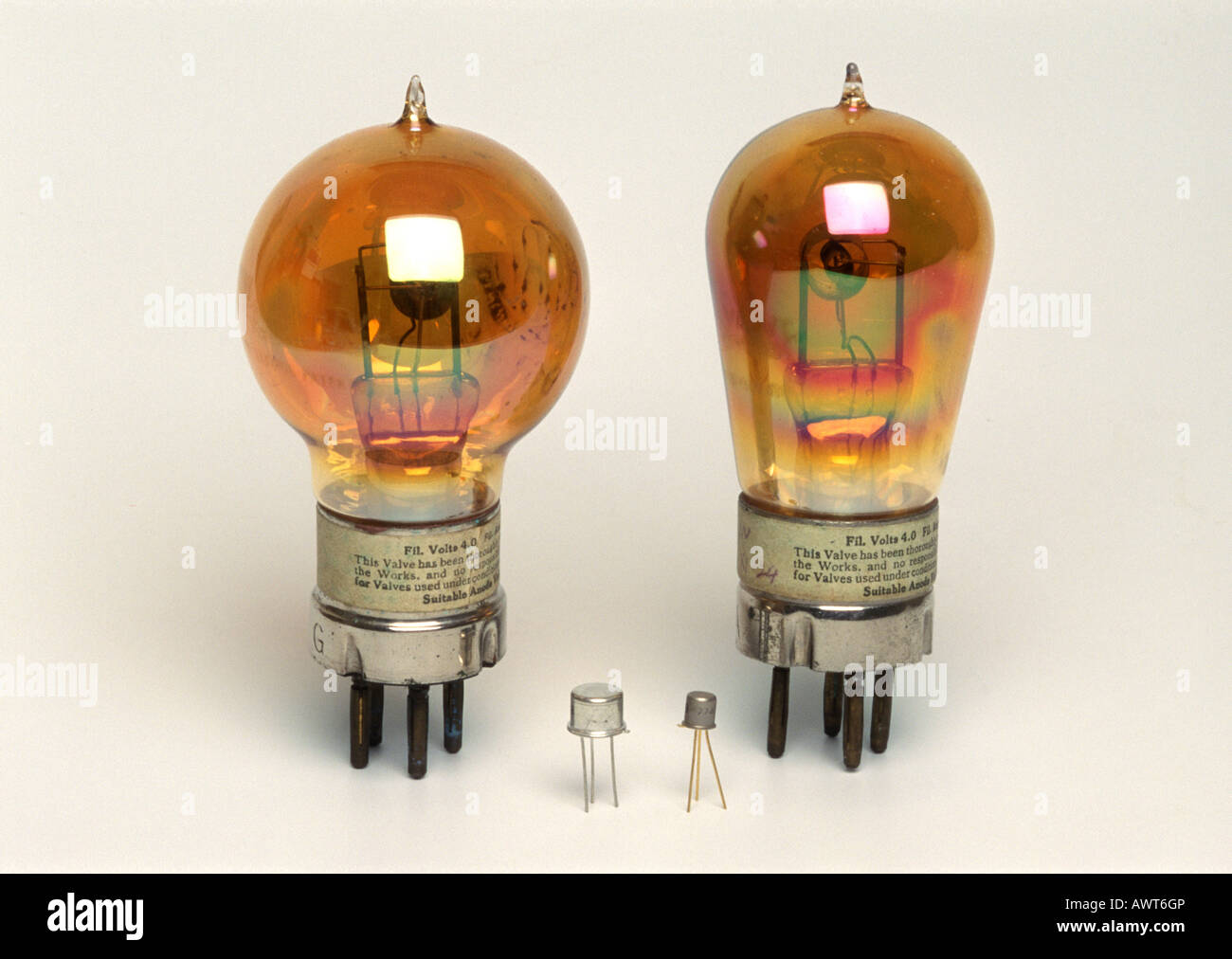 Début de lampes, tubes à vide à côté de vannes ou transistors unique Banque D'Images