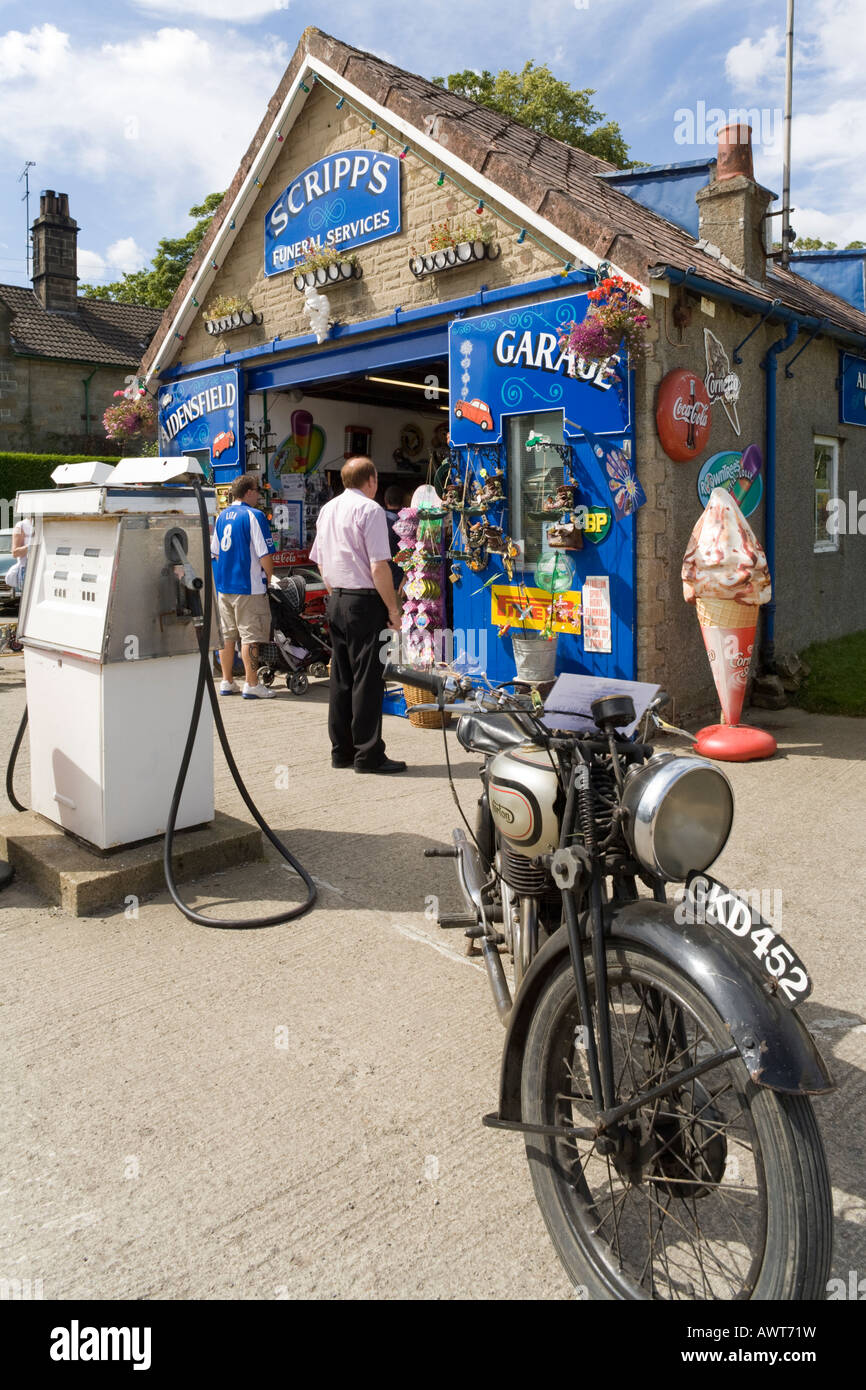 Garage Aidensfield Scripps et Services funéraires dans le village de Goathland, Yorkshire du Nord Banque D'Images