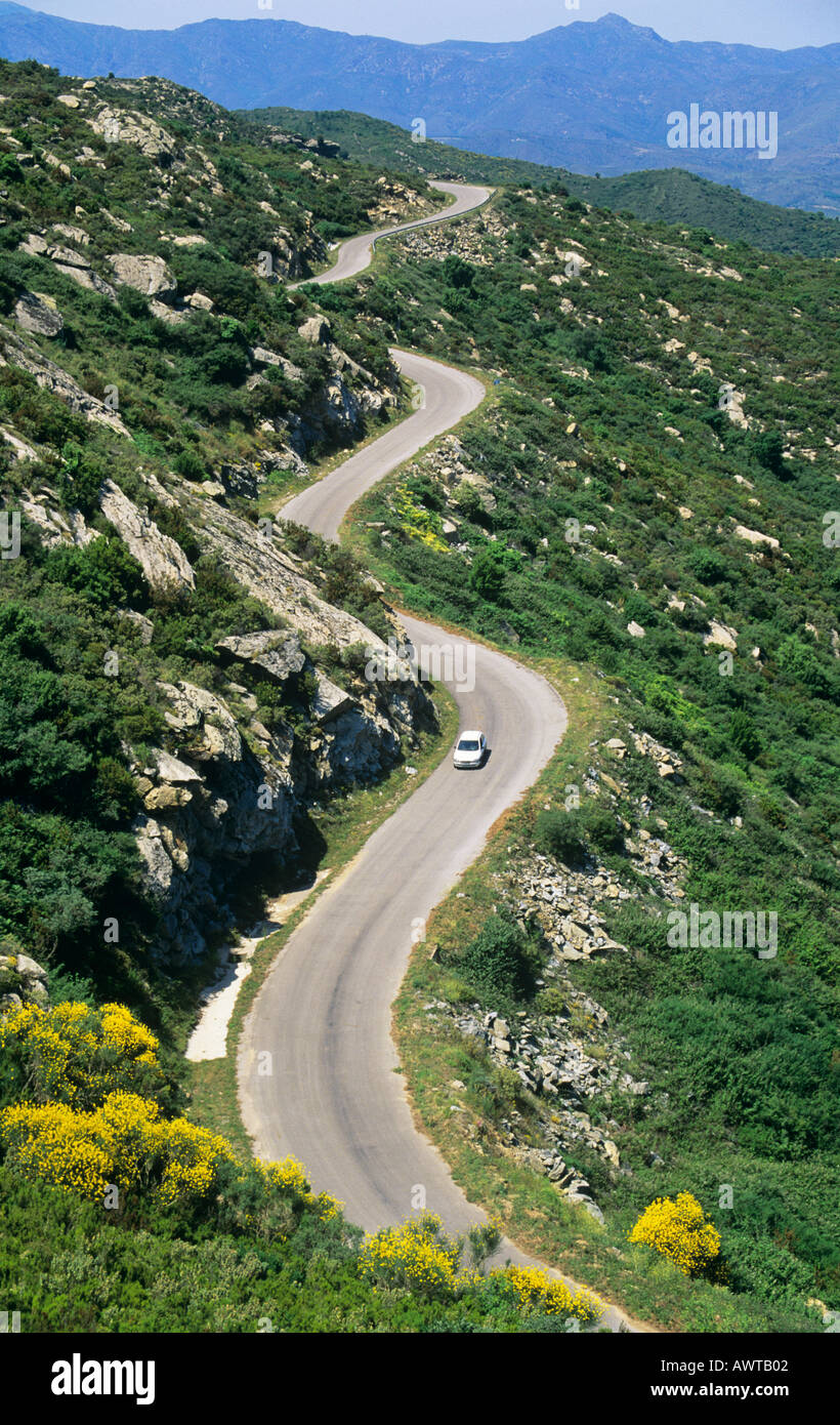 Zigzag road,conduite conduite route en zigzag, Pyrénées espagnoles, Campagne Montagnes, le nord de l'Espagne. Billet d'image. Campagne Moun Banque D'Images