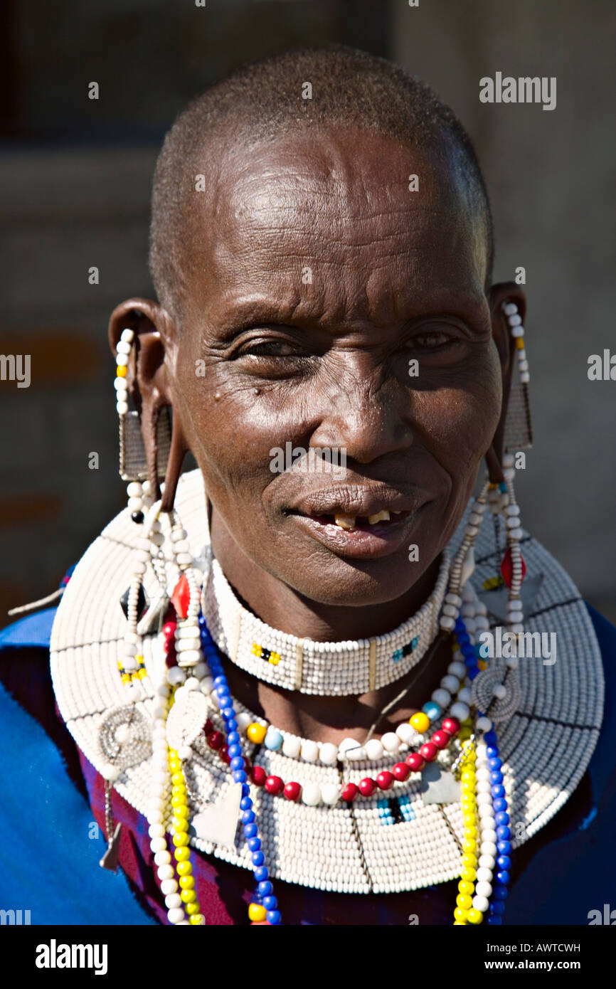 Vieille Femme masaï, Tanzania, Africa Banque D'Images