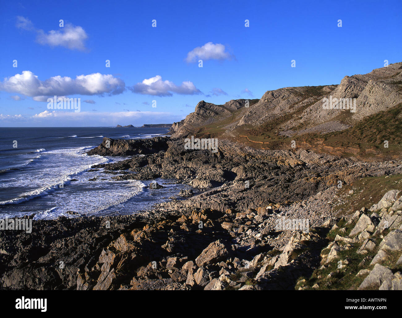 Des falaises rocheuses et de paysages côtiers entre Port Eynon et la péninsule de Gower Rhossili South Wales UK Banque D'Images