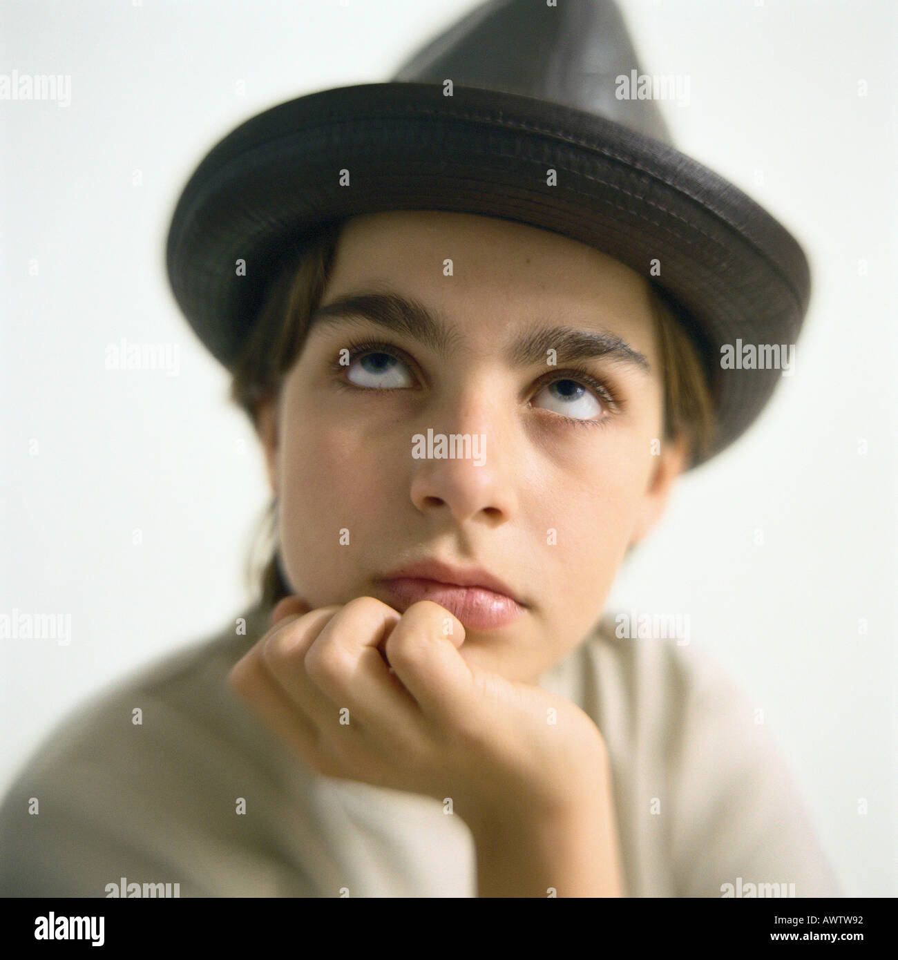 Boy wearing hat, portrait Banque D'Images