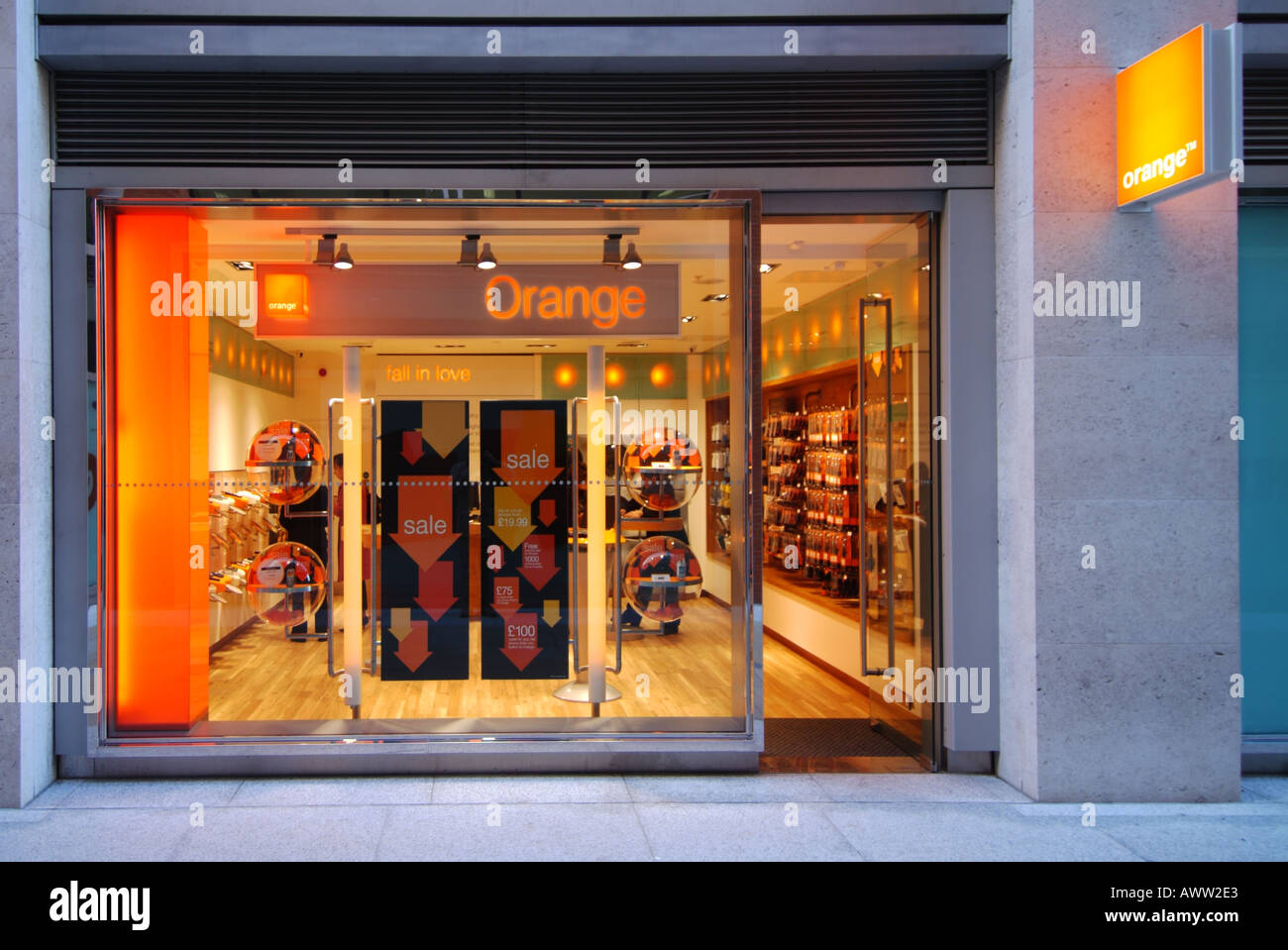 Orange mobile shop Banque de photographies et d'images à haute résolution -  Alamy