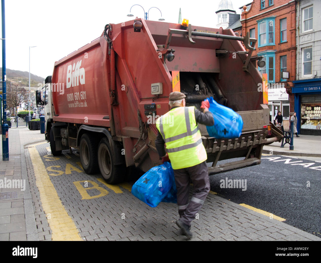 Une collecte des déchets Biffa ordures commerciales de l'entreprise véhicule camion poubelle camion Aberystwyth Wales UK Banque D'Images