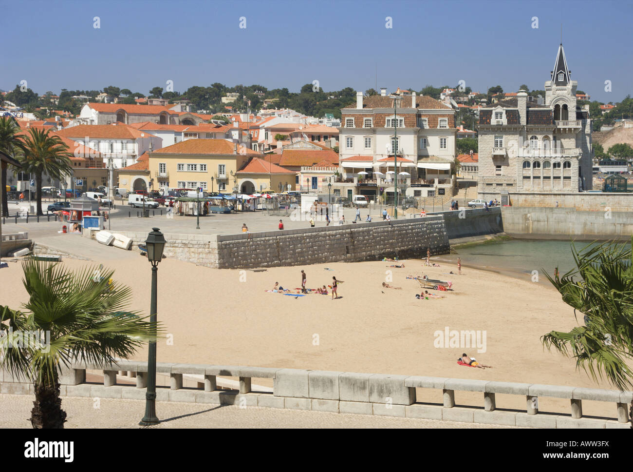 Portugal Côte de Lisbonne Cascais le centre de Praia da Ribeira de Cascais et la plage Palácio Seixas Banque D'Images