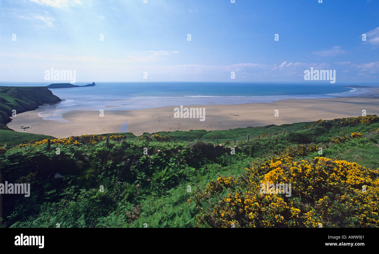 Large de la Baie des sables bitumineux Rhossilli avec tête de vis sans fin sur la gauche à l'extrémité ouest de la péninsule de Gower West Glamorgan Banque D'Images