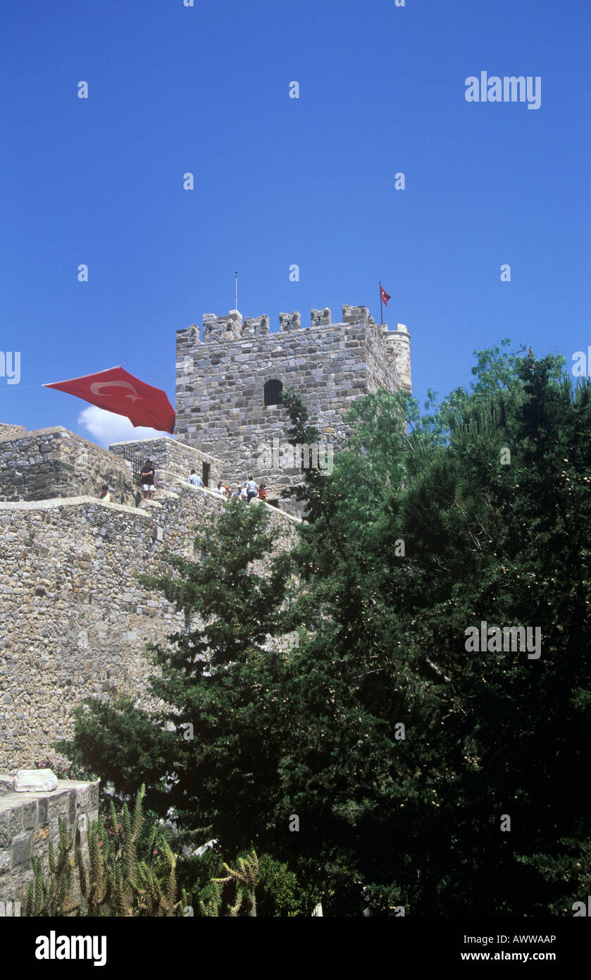 Drapeau turc et le château de Bodrum Banque D'Images