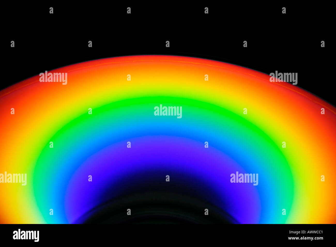 De couleur arc-en-ciel la réflexion sur la surface du disque compact est causée par la diffraction de la lumière sur le bord extérieur de discussion Banque D'Images