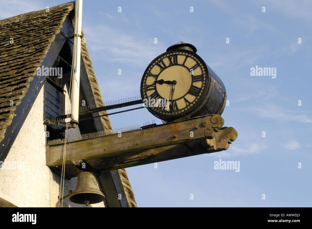 Réveil et Bell sur le musée Tolsey en Burford Oxfordshire UK Banque D'Images