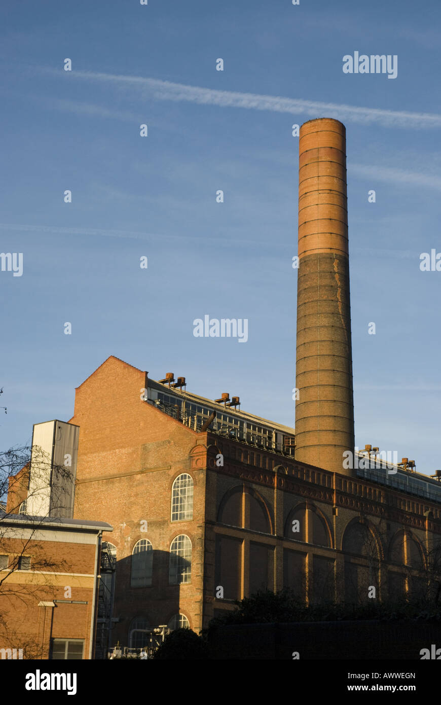 Une usine désaffectée et cheminée près de Chelsea, Londres, Royaume-Uni. Banque D'Images