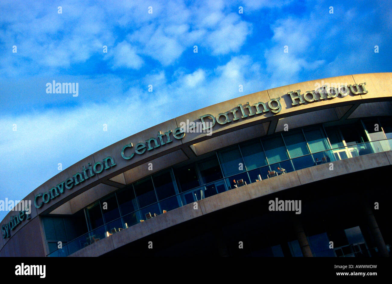 La façade de la Sydney Convention Centre de Darling Harbour à Sydney. Banque D'Images