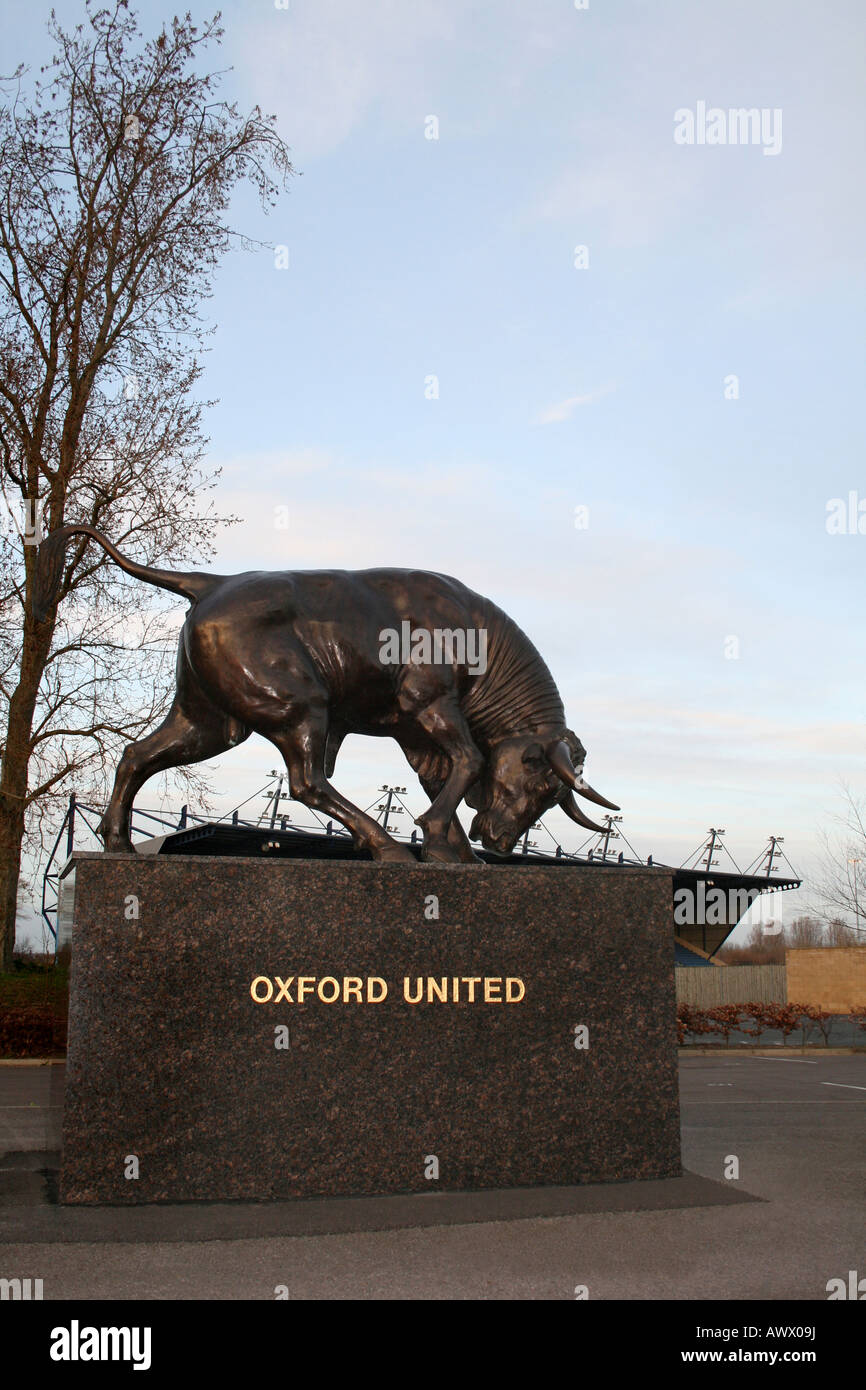 Oxford United Football Club Ox Statue Kassam Stadium Banque D'Images