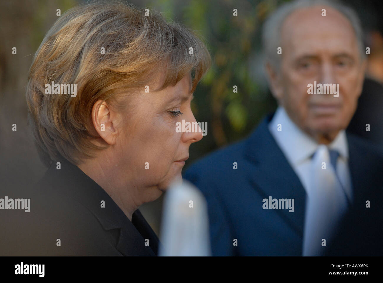 La chancelière allemande Angela Merkel avec le président israélien Shimon Peres Banque D'Images