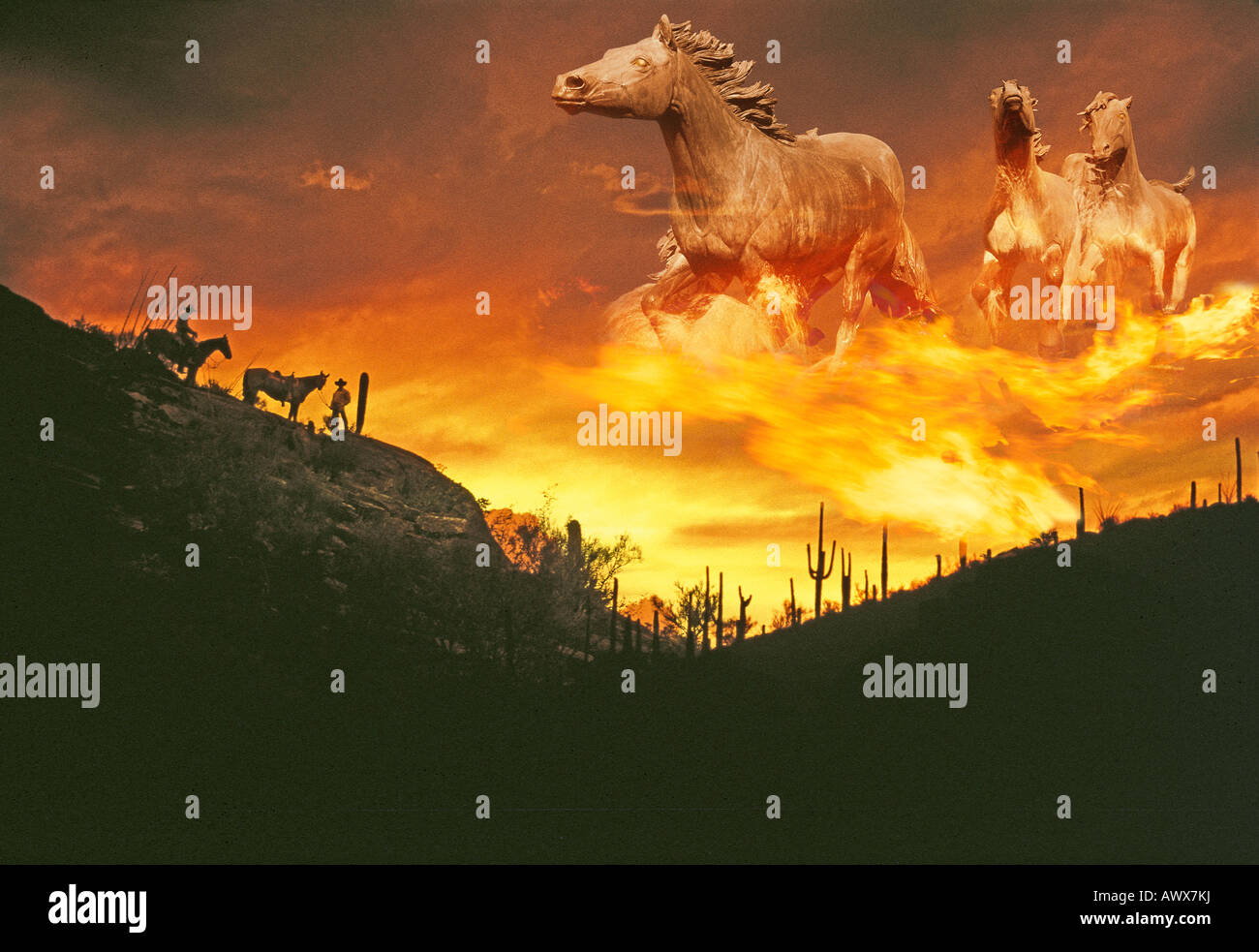 Image composite d'un coucher de soleil dans le désert occidental à l'aide de Fiery ghost spectrale des chevaux dans le ciel Banque D'Images